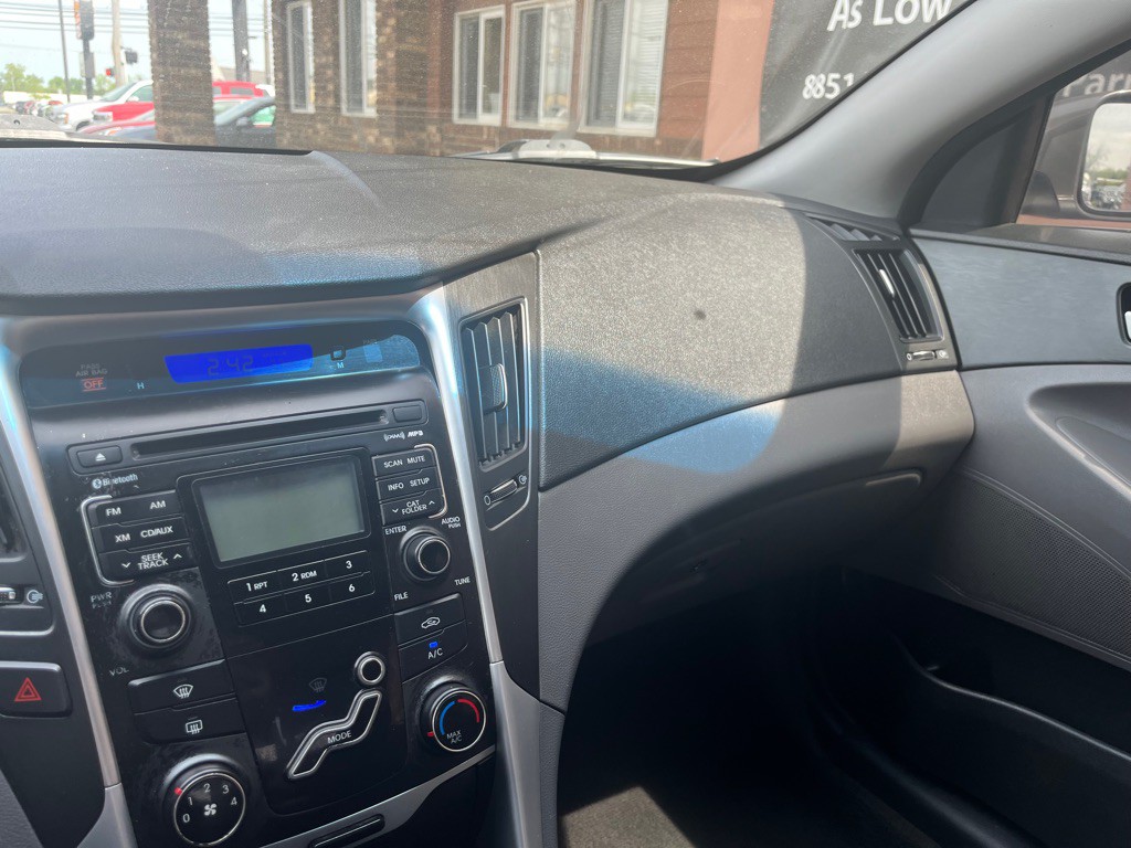 2011 Hyundai Sonata Image 3