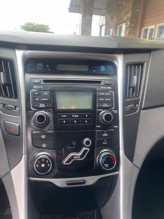 2011 Hyundai Sonata Image 16