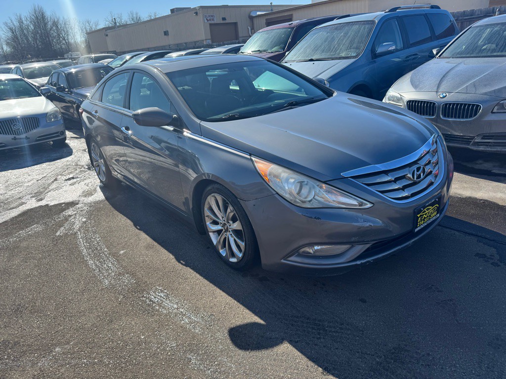 2011 Hyundai Sonata Image 2