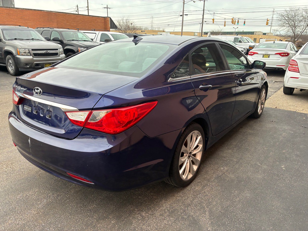 2012 Hyundai Sonata Image 4