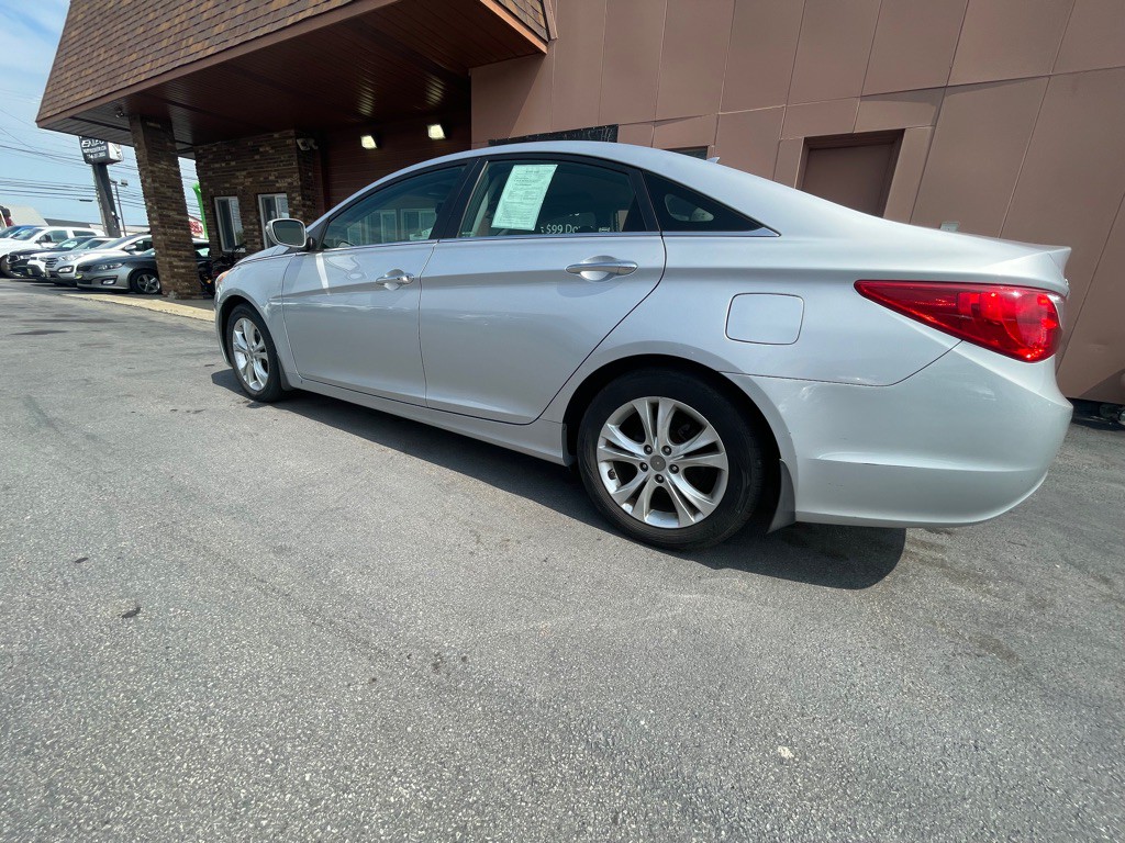 2013 Hyundai Sonata Image 3