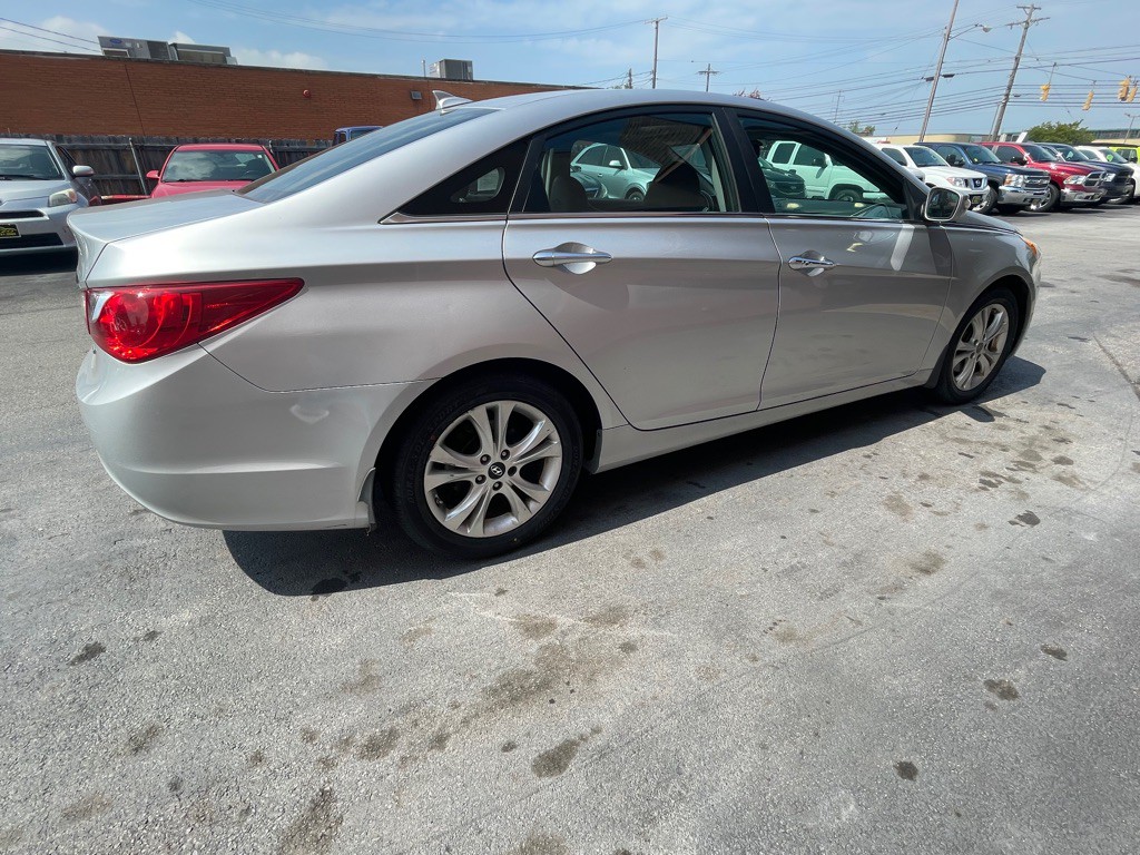 2013 Hyundai Sonata Image 8