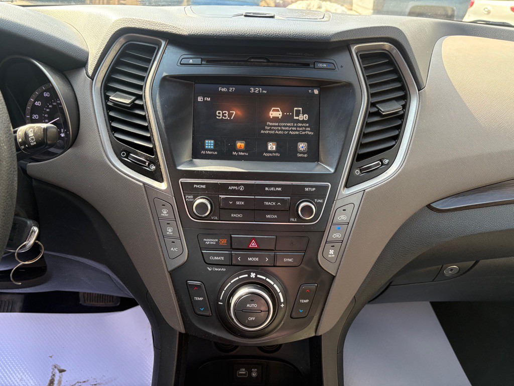 2018 Hyundai Santa Fe Image 12