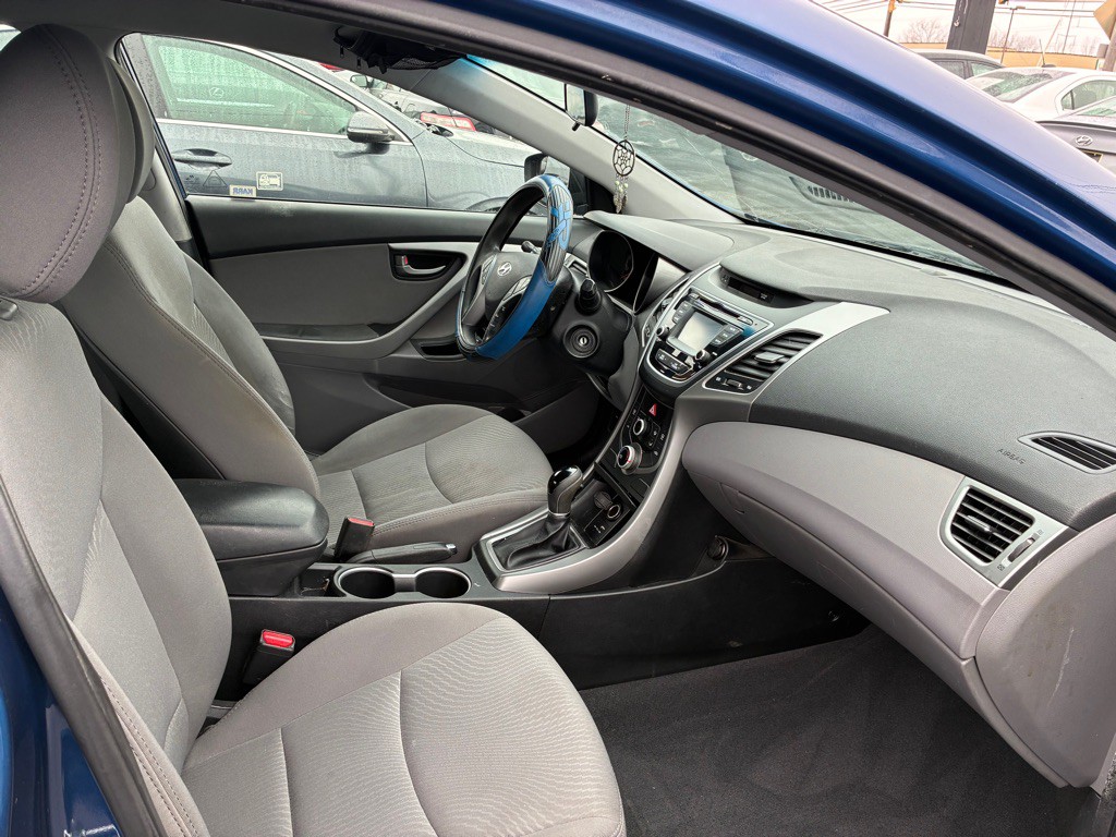 2015 Hyundai Elantra Image 8