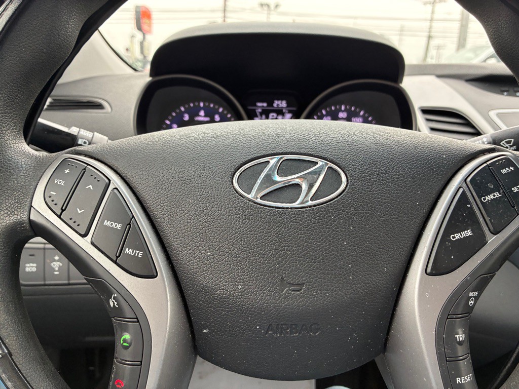 2015 Hyundai Elantra Image 18