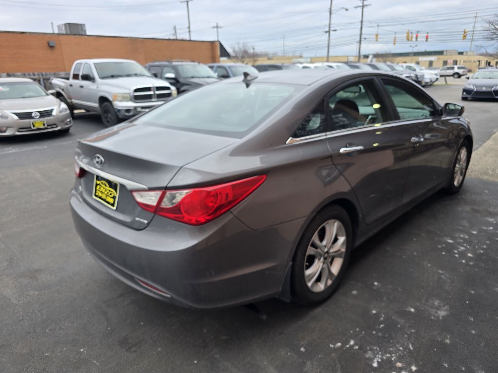 2011 Hyundai Sonata Image 2