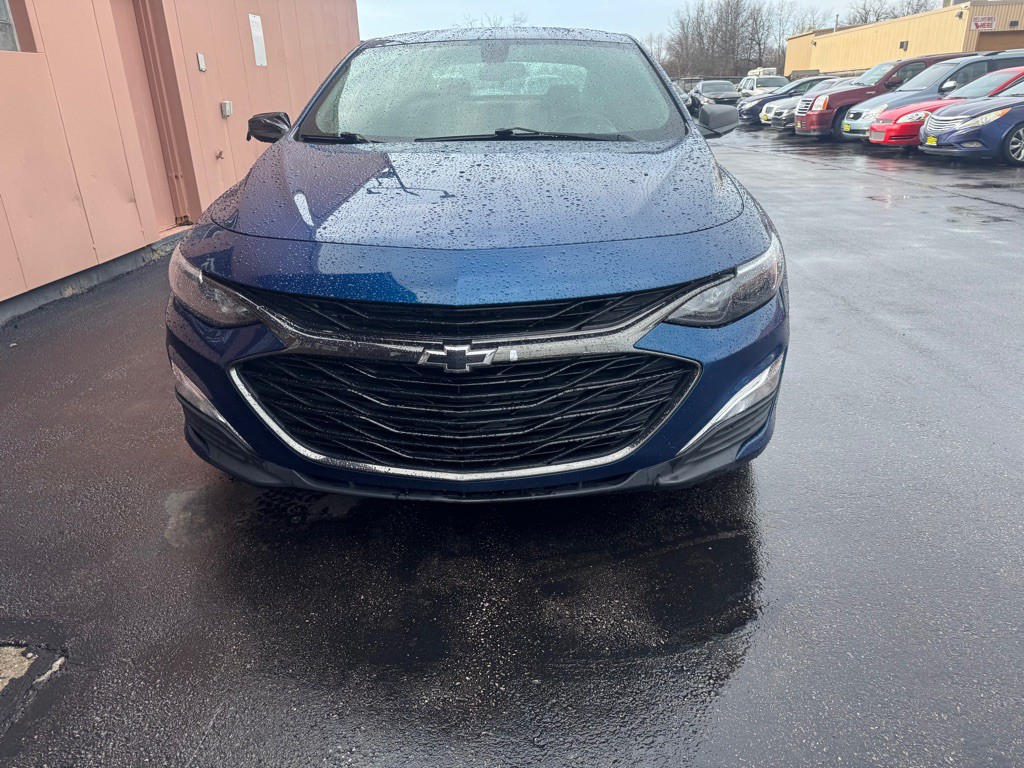 2019 Chevrolet Malibu Image 2