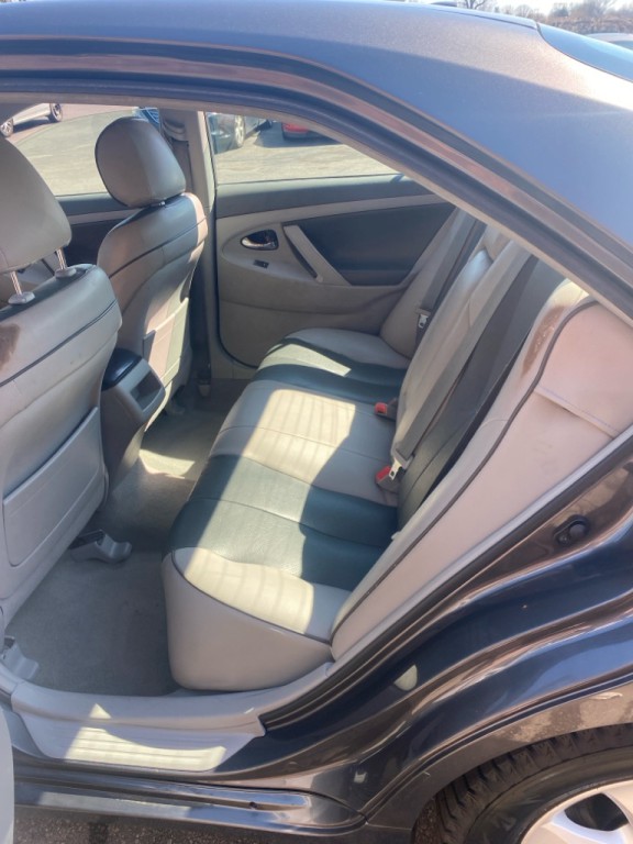 2011 Toyota Camry Image 6
