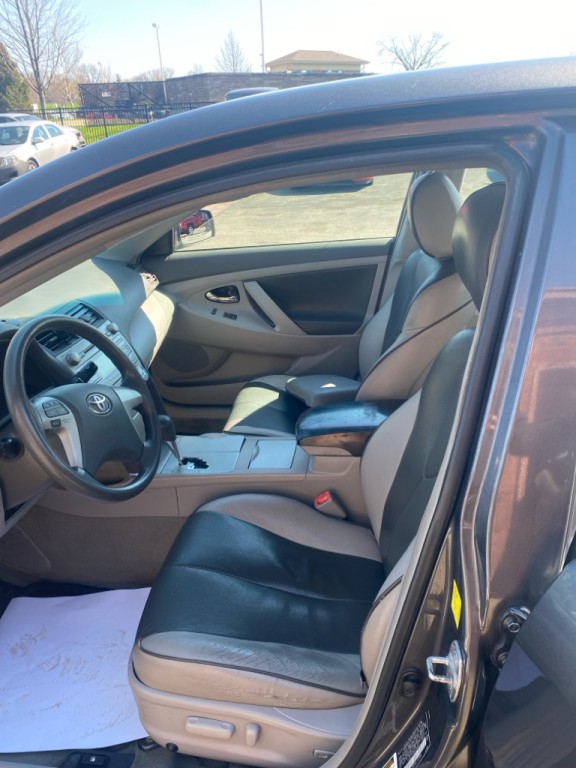 2011 Toyota Camry Image 7