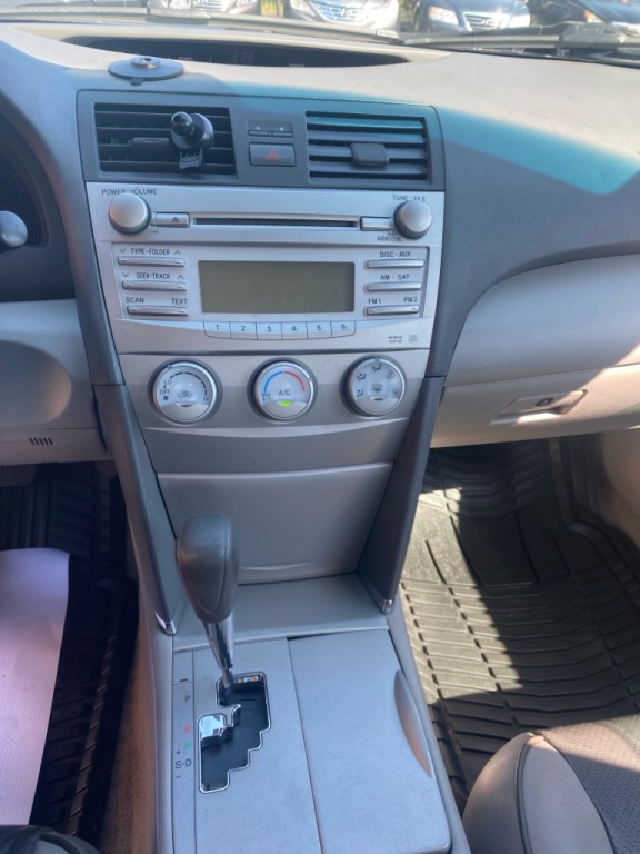 2011 Toyota Camry Image 8