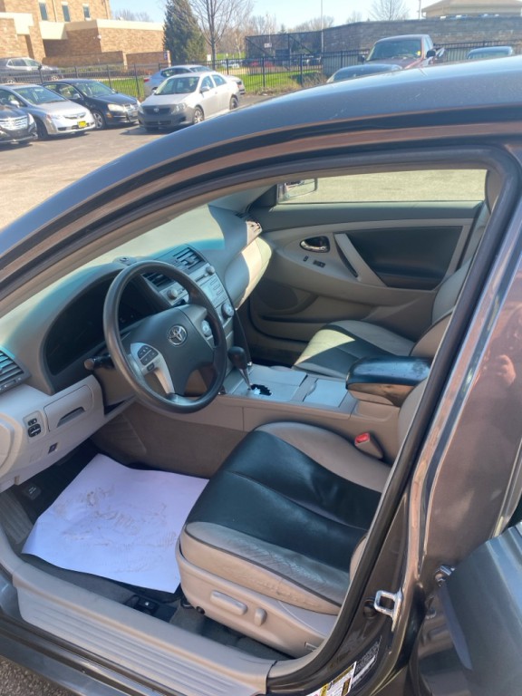 2011 Toyota Camry Image 10