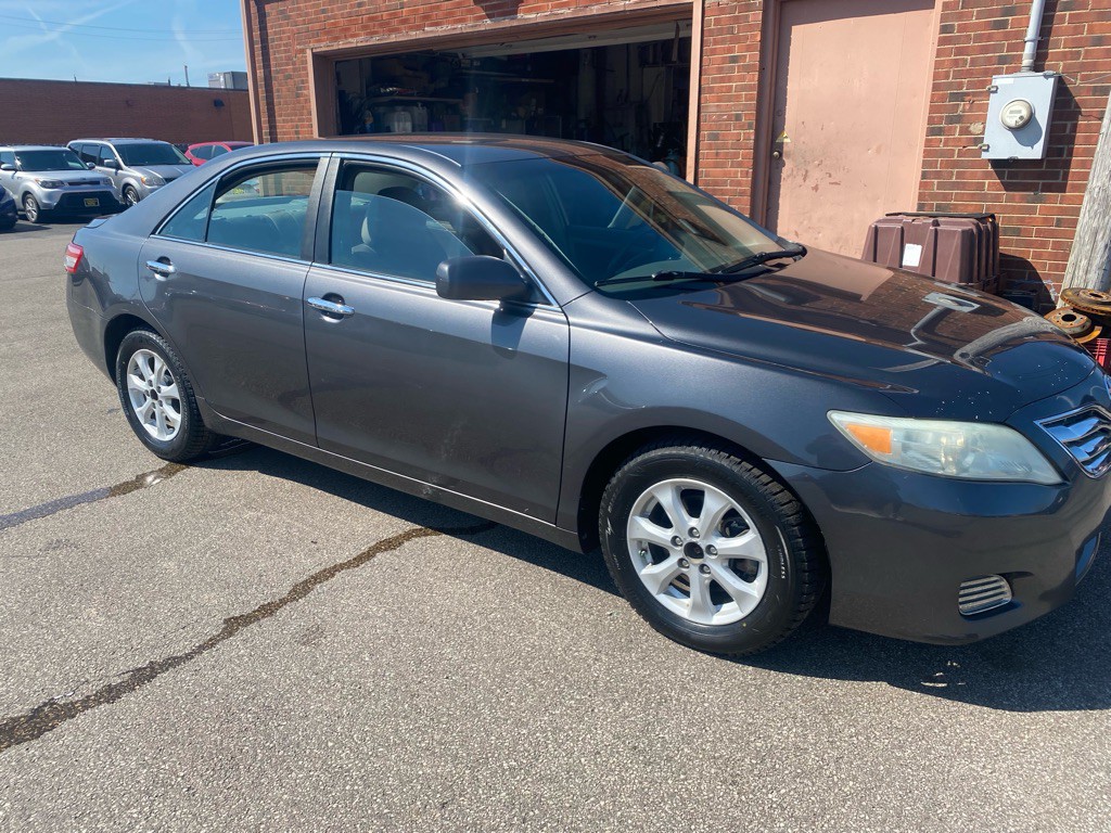 2011 Toyota Camry Image 3