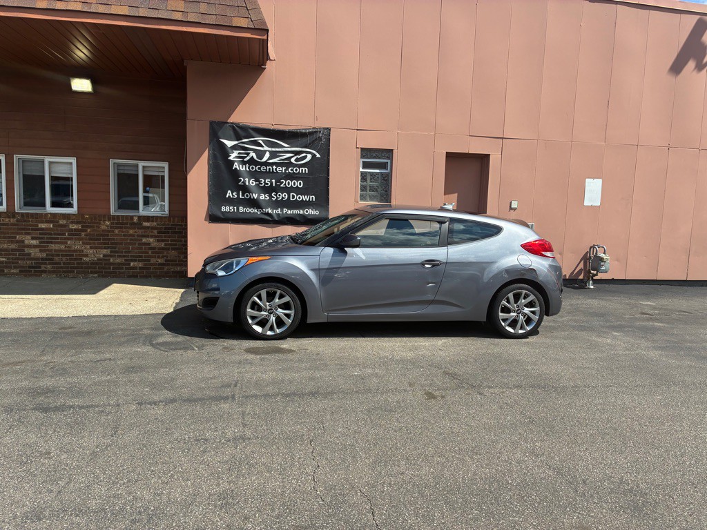 2016 Hyundai Veloster Image 2