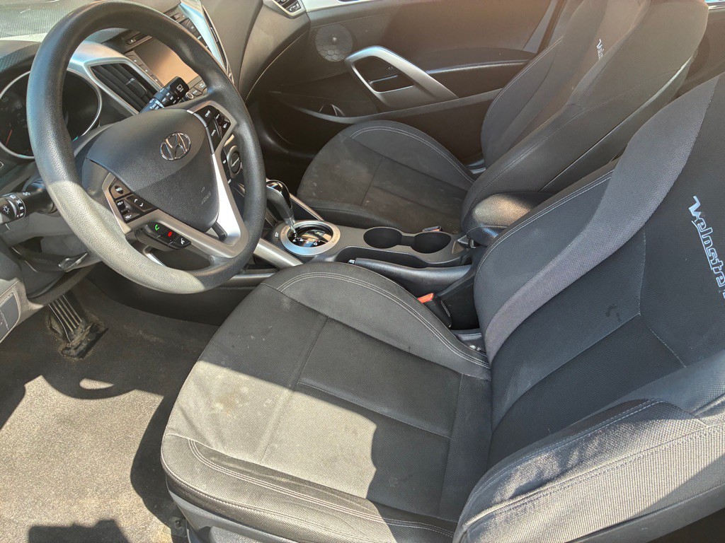 2016 Hyundai Veloster Image 10