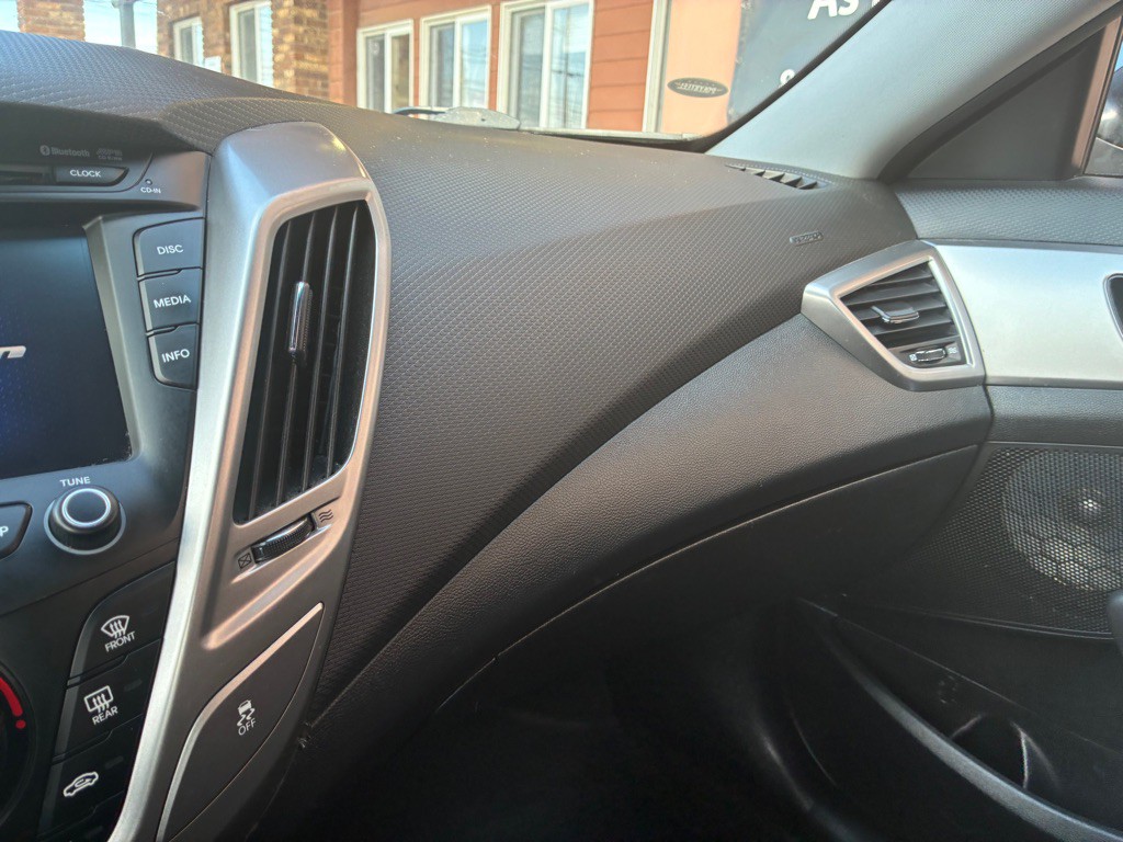 2016 Hyundai Veloster Image 17