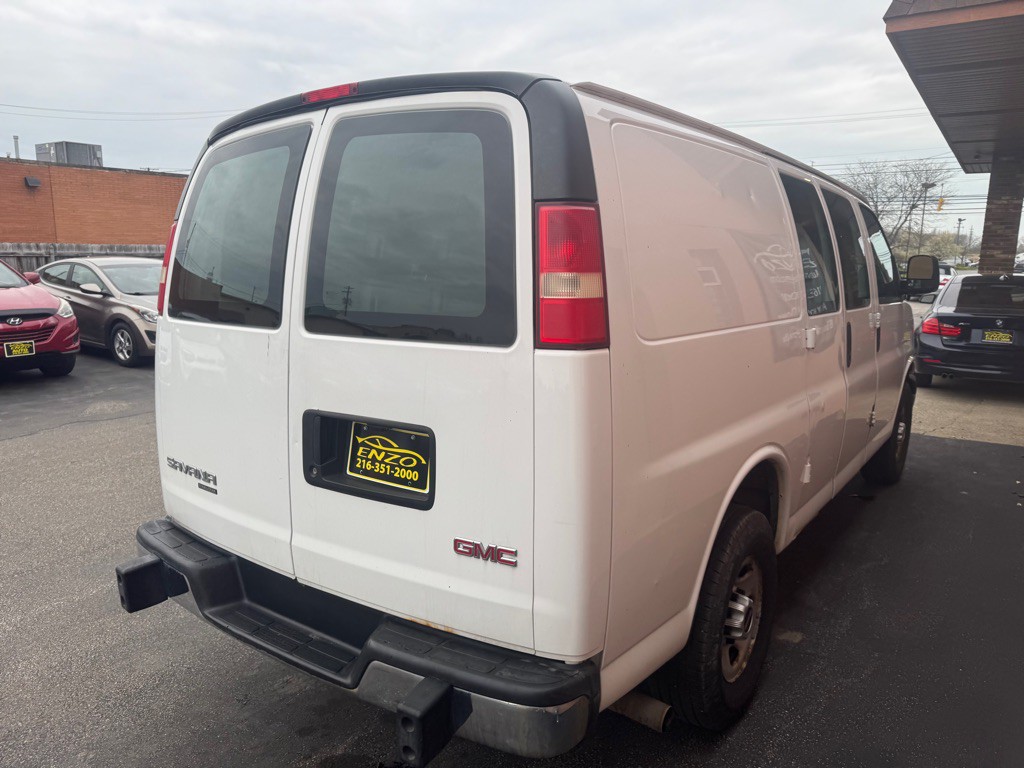 2015 GMC Savana Image 4