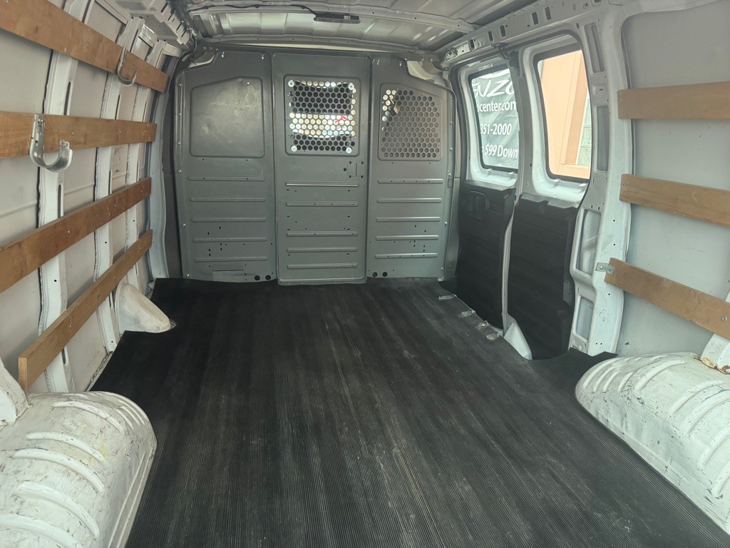 2015 GMC Savana Image 7