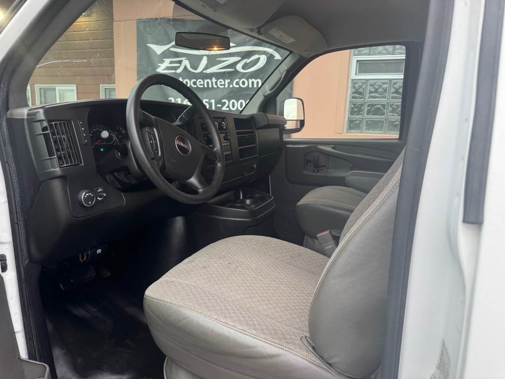 2015 GMC Savana Image 10
