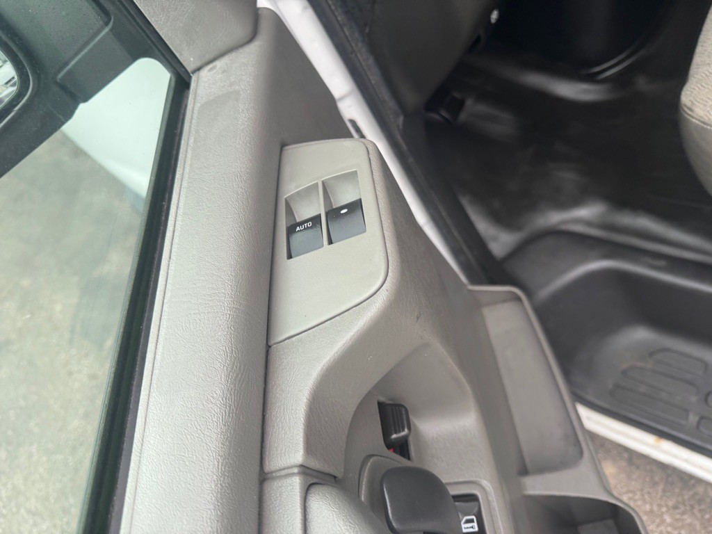 2015 GMC Savana Image 17