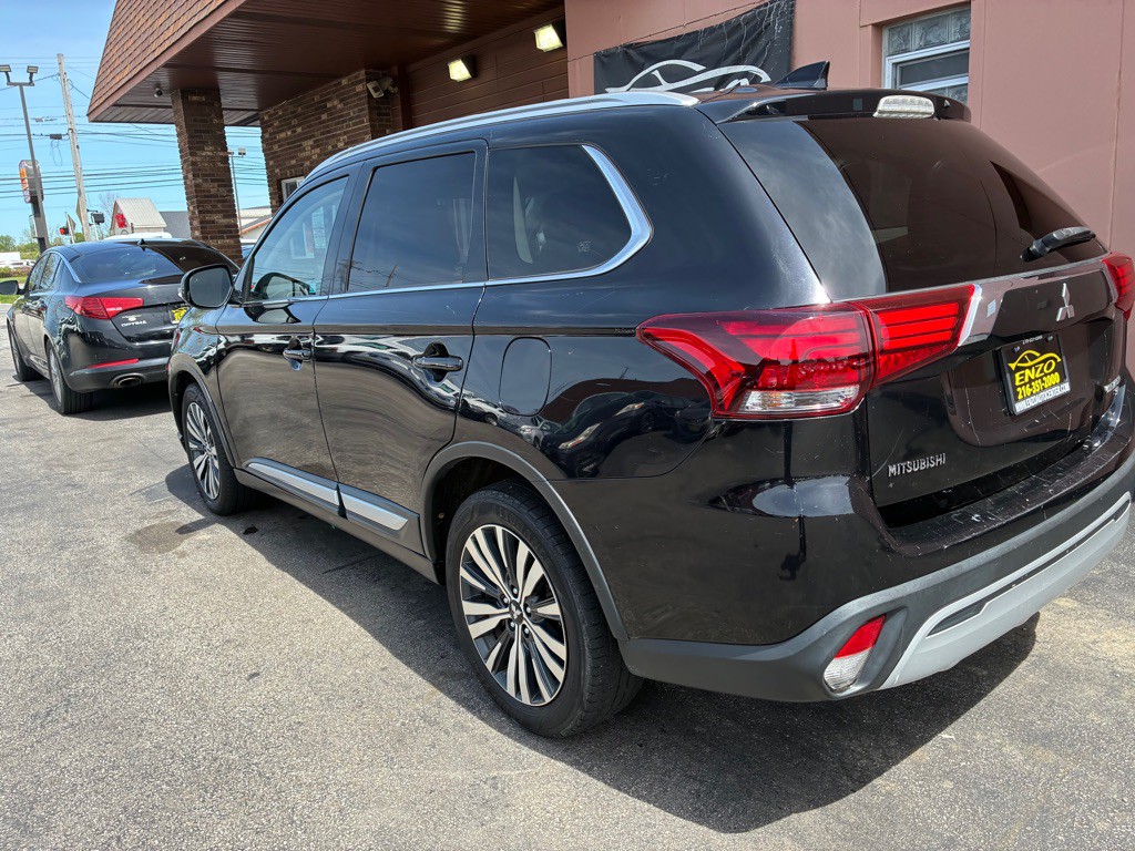 2019 Mitsubishi Outlander Image 8