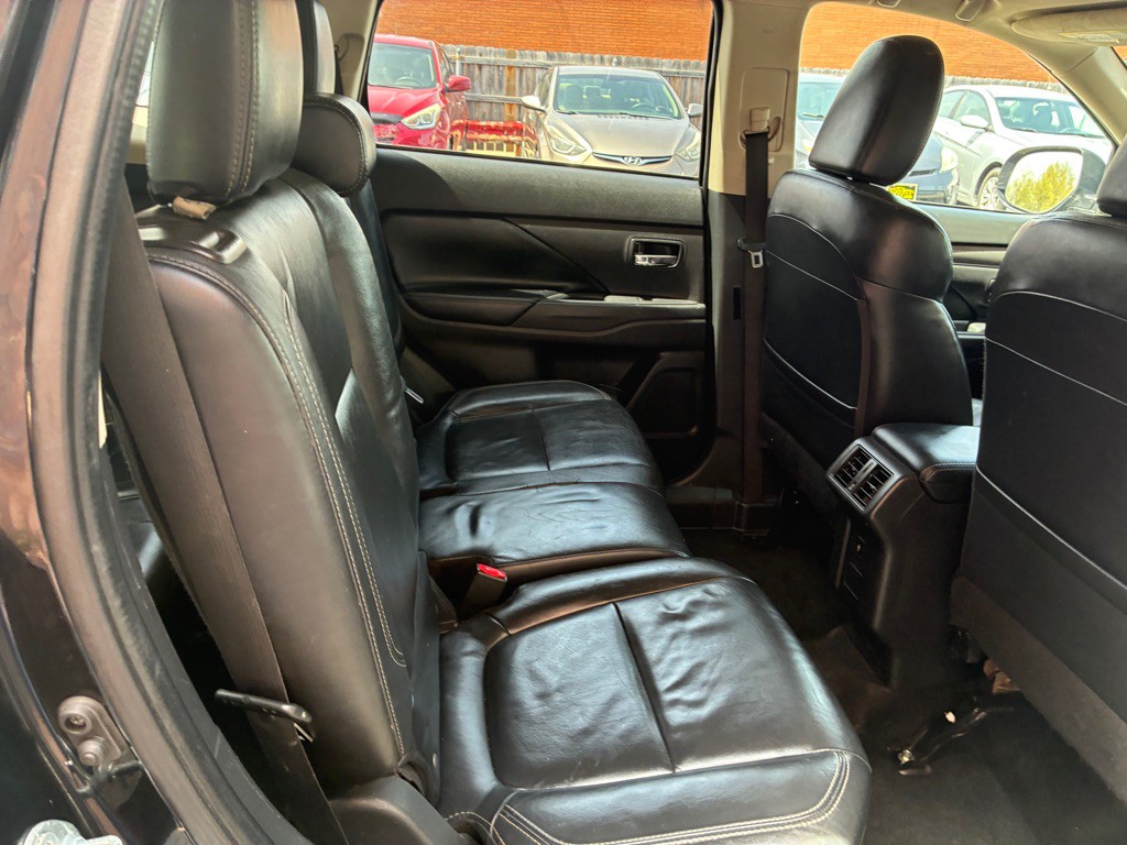 2019 Mitsubishi Outlander Image 12