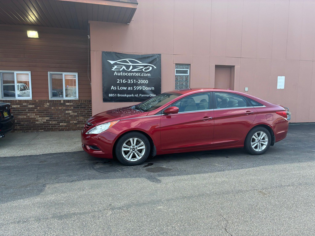 2011 Hyundai Sonata Image 2