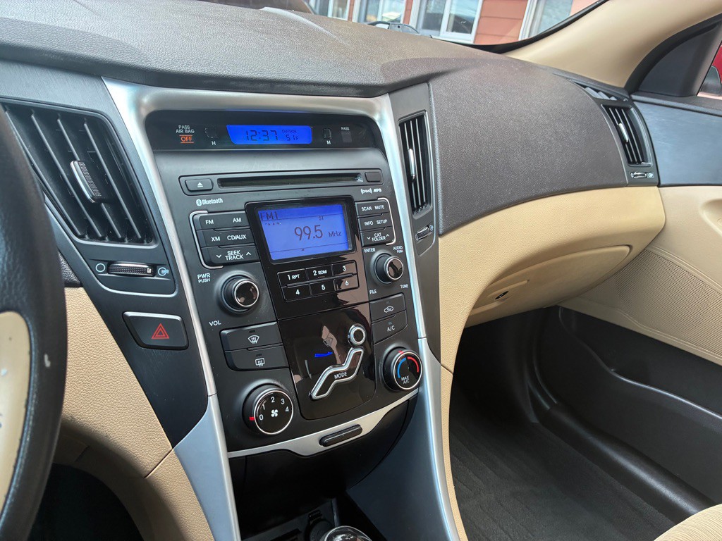 2011 Hyundai Sonata Image 15