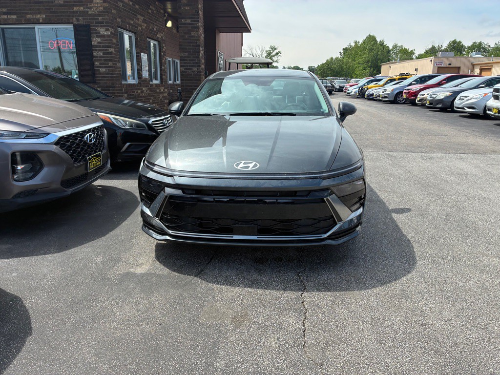 2025 Hyundai Sonata Image 2