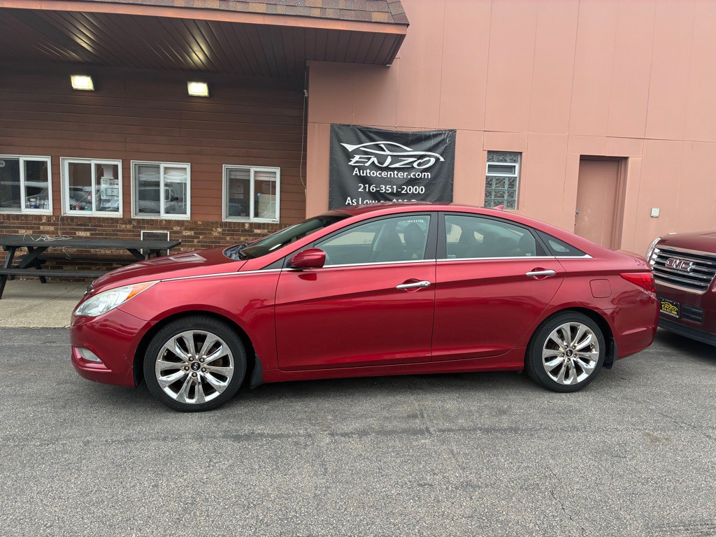 2011 Hyundai Sonata Image 2