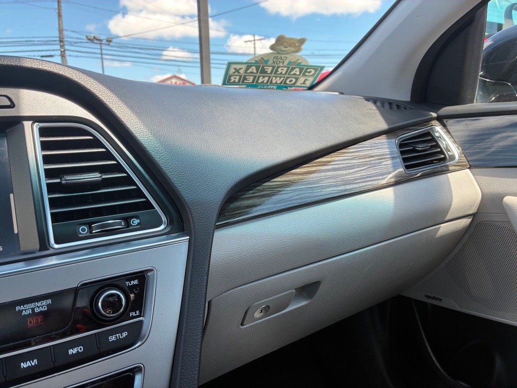 2015 Hyundai Sonata Image 17