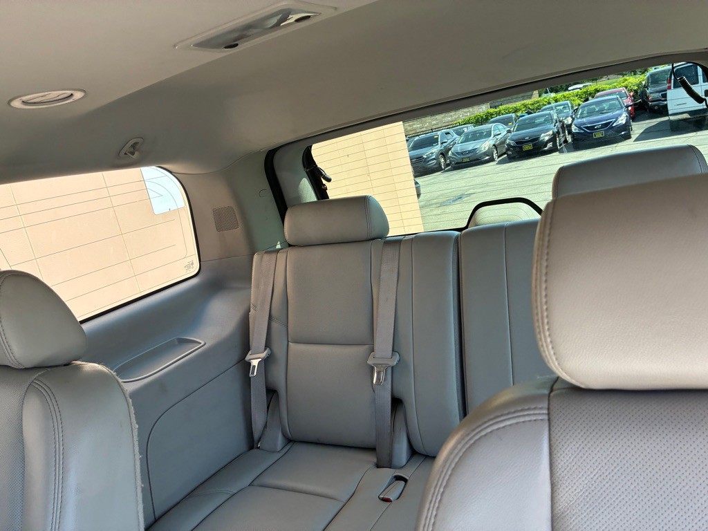 2010 Chevrolet Tahoe Image 13
