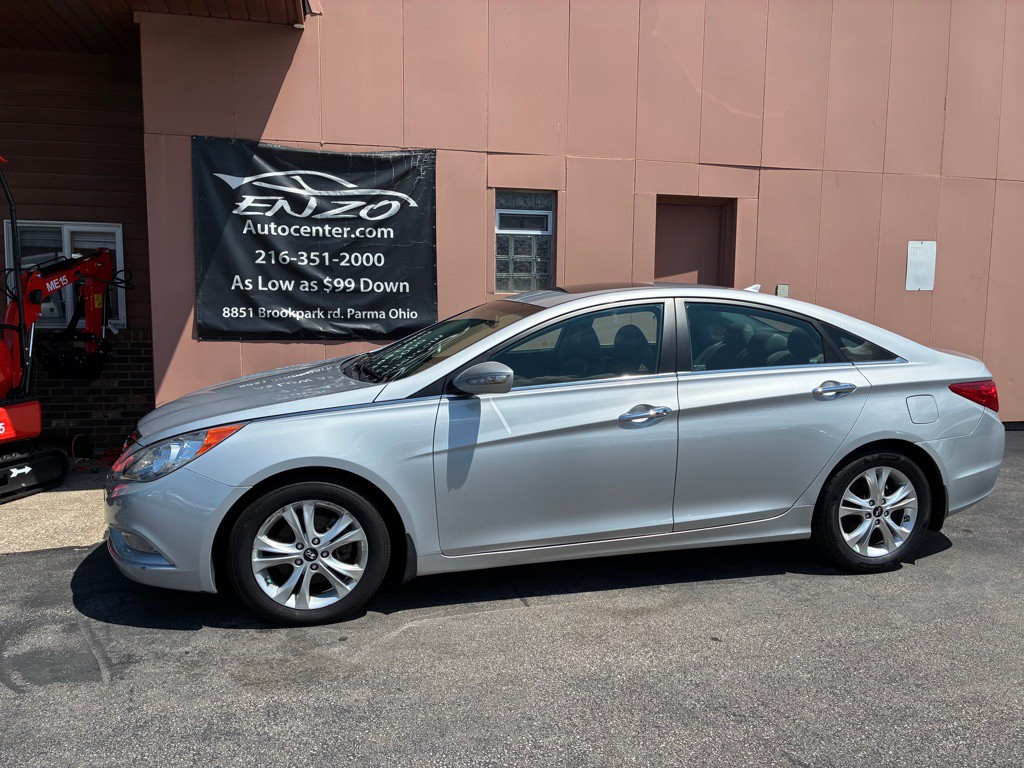 2011 Hyundai Sonata Image 2