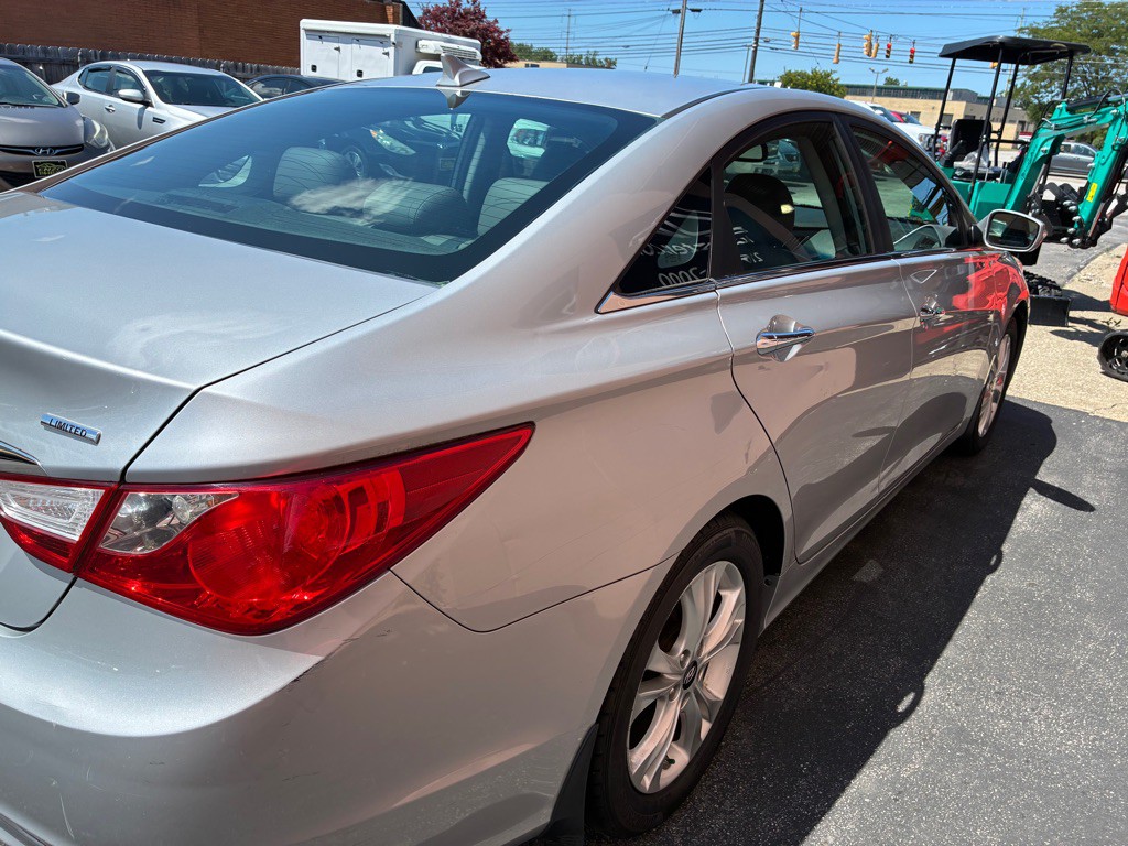 2011 Hyundai Sonata Image 10