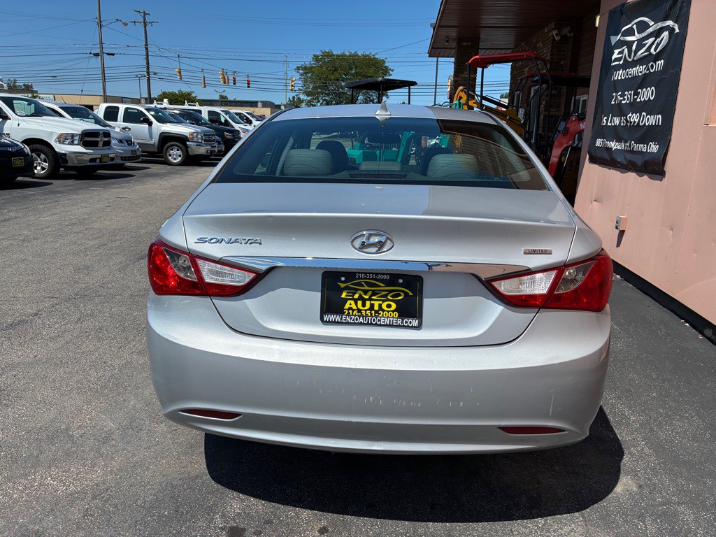 2011 Hyundai Sonata Image 12