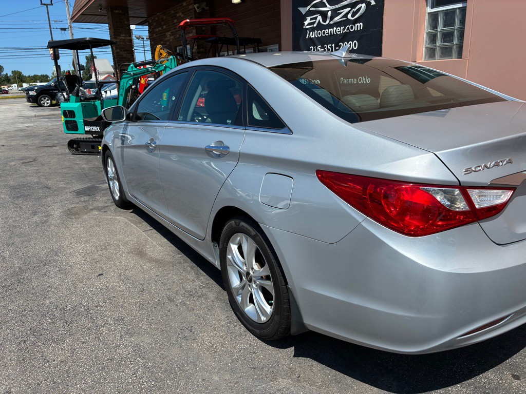 2011 Hyundai Sonata Image 14