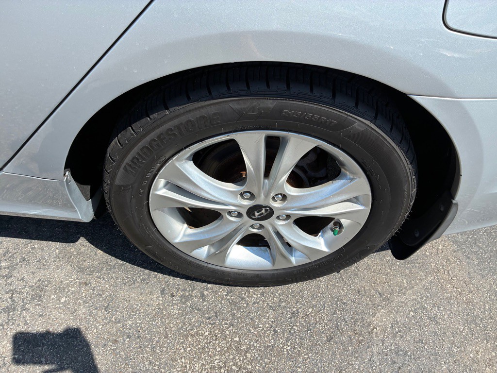 2011 Hyundai Sonata Image 16