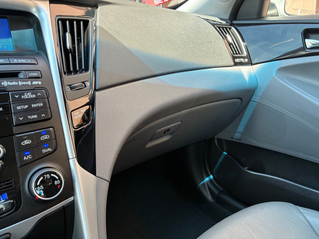 2011 Hyundai Sonata Image 24