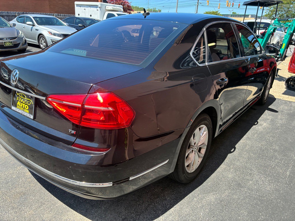 2016 Volkswagen Passat Image 6