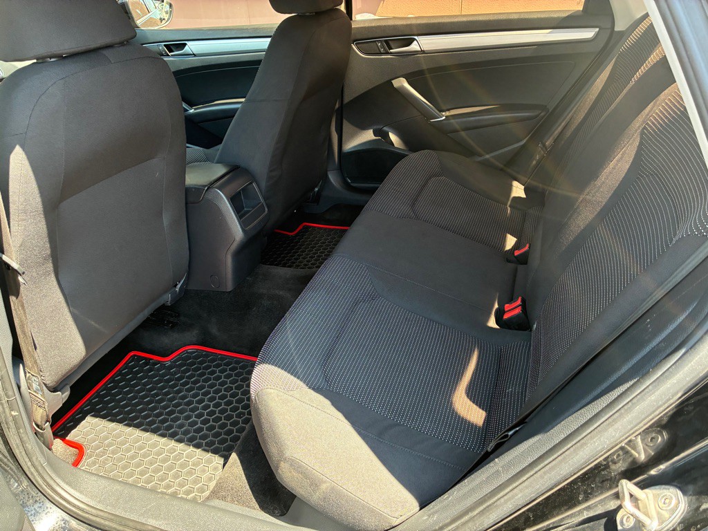2016 Volkswagen Passat Image 11