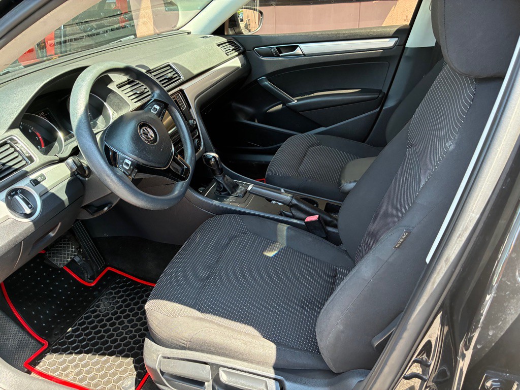 2016 Volkswagen Passat Image 12