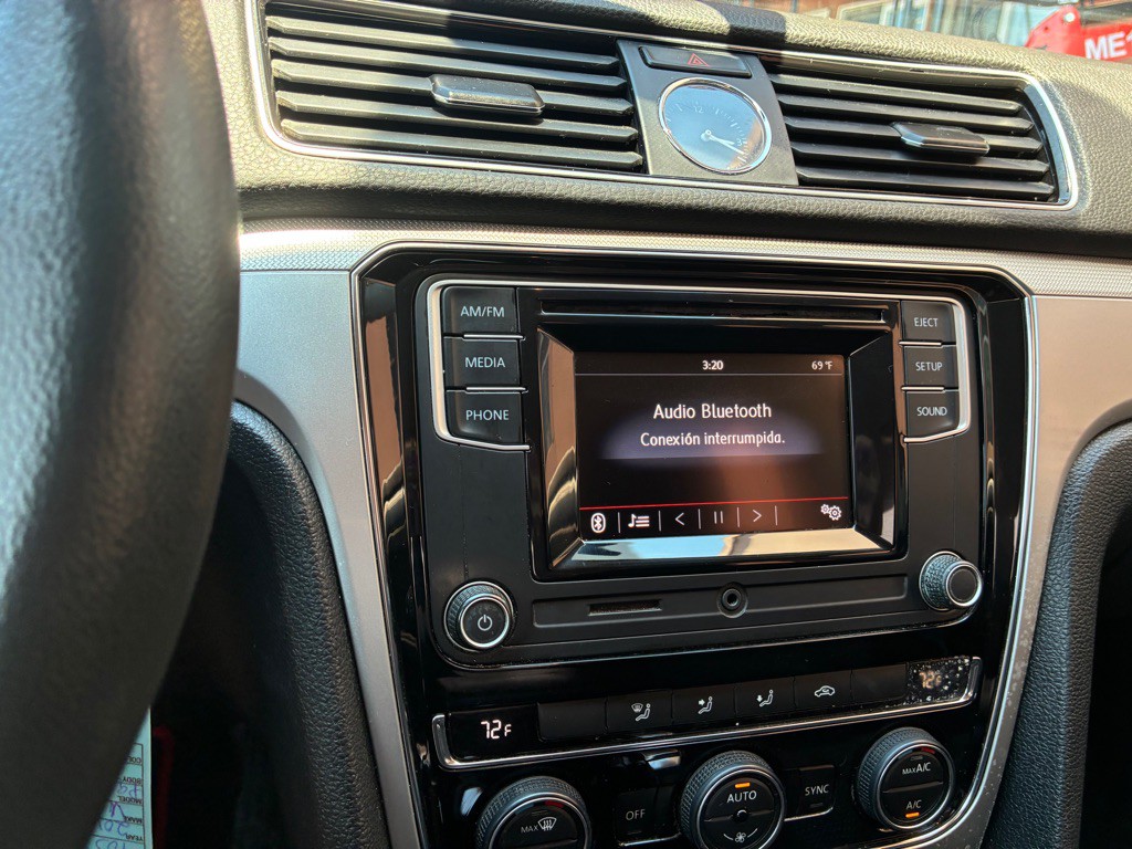 2016 Volkswagen Passat Image 14