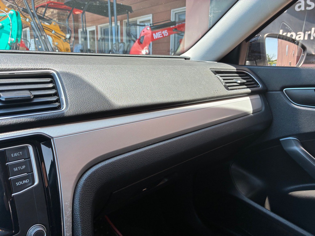 2016 Volkswagen Passat Image 15
