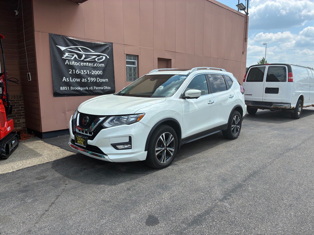 2020 Nissan Rogue Image 1