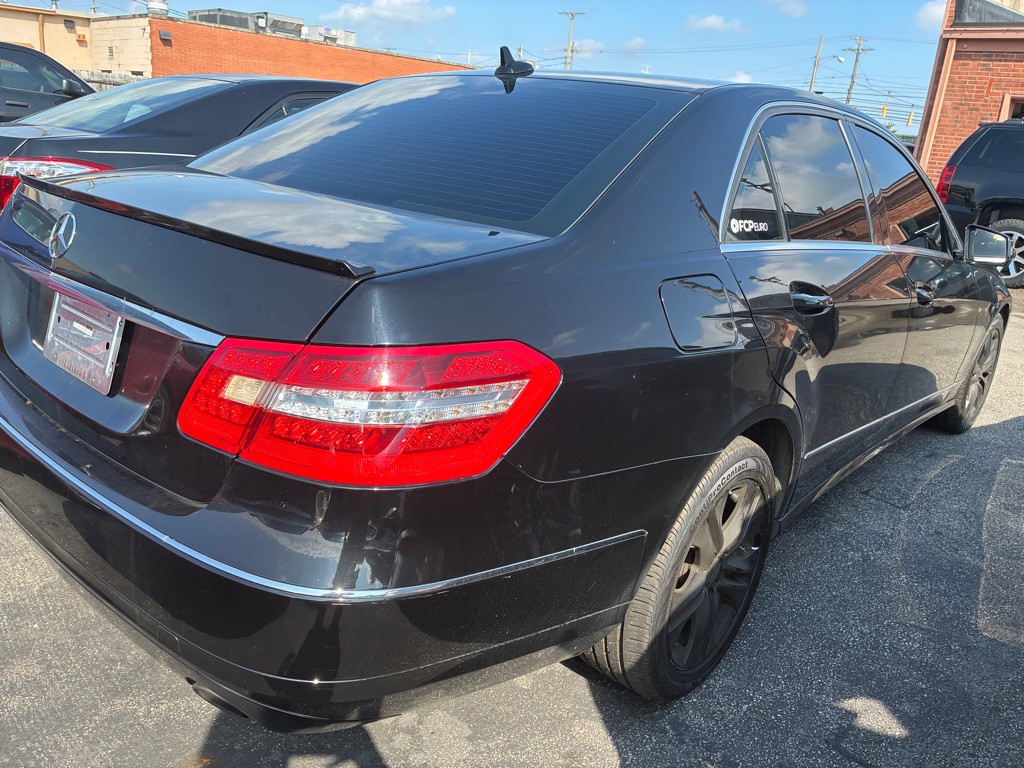 2011 Mercedes-Benz E-Class Image 4