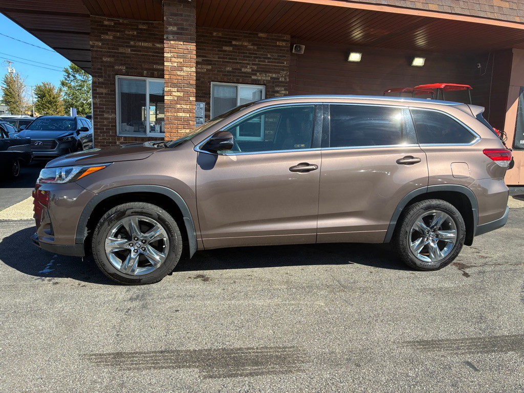 2018 Toyota Highlander Image 2