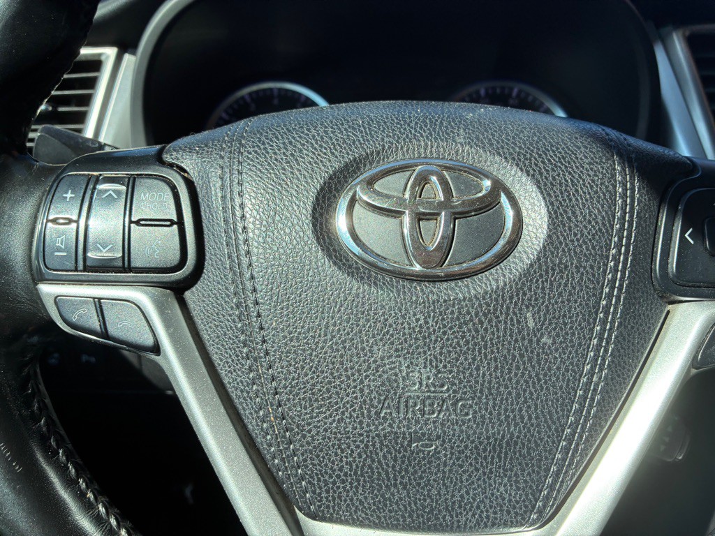 2018 Toyota Highlander Image 16