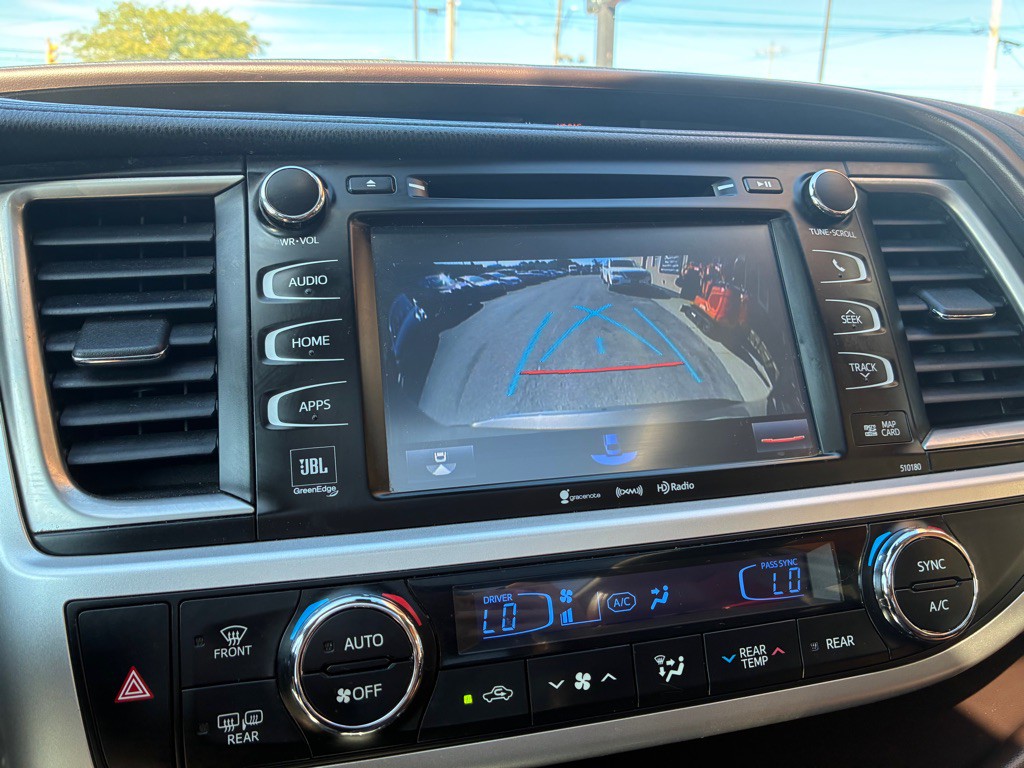 2018 Toyota Highlander Image 18
