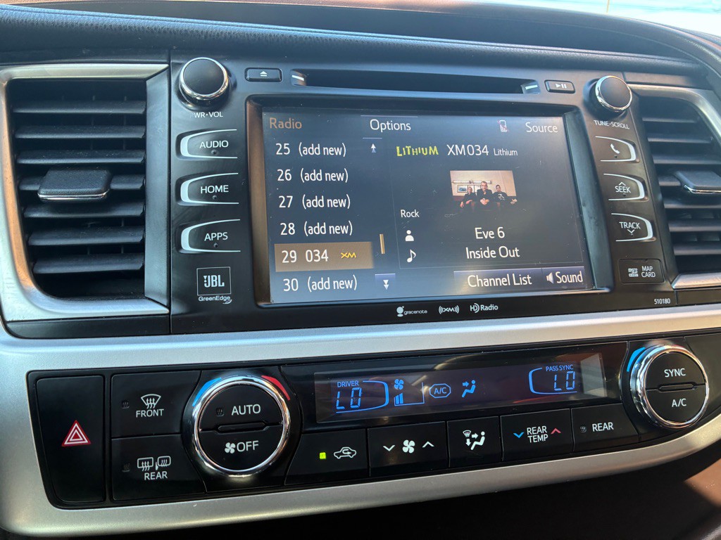 2018 Toyota Highlander Image 19