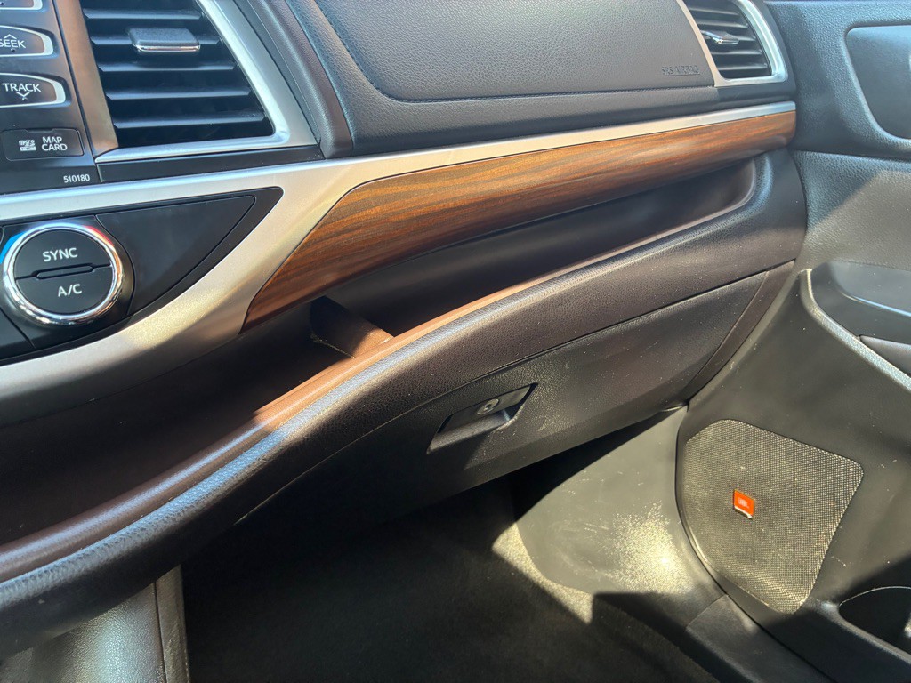 2018 Toyota Highlander Image 22