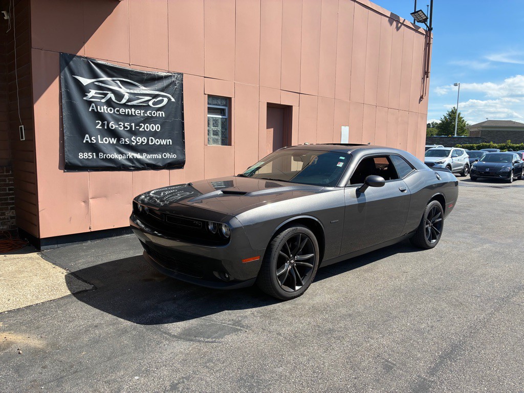 2017 Dodge Challenger Image 1